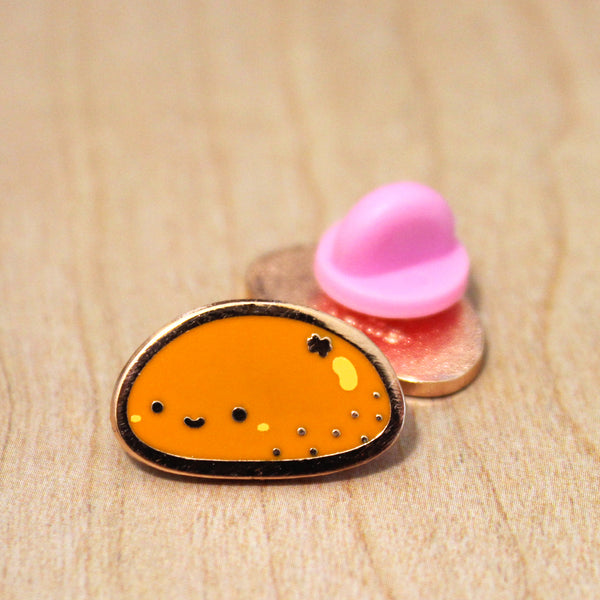 oren-chi kudamochi enamel pin